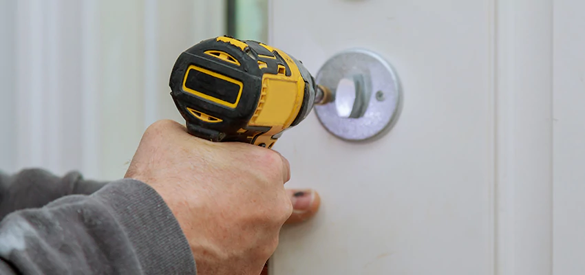 Street Locksmith For Smart Lock Repair in Sarasota, FL